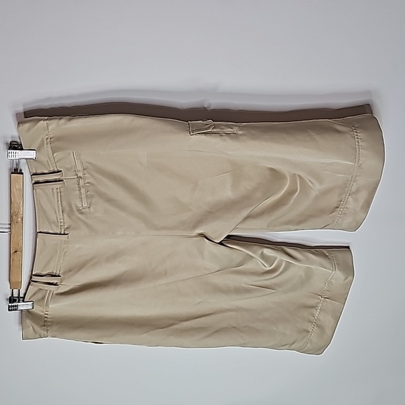 Izod size 16 cream athletic stretch shorts - Picture 3 of 8